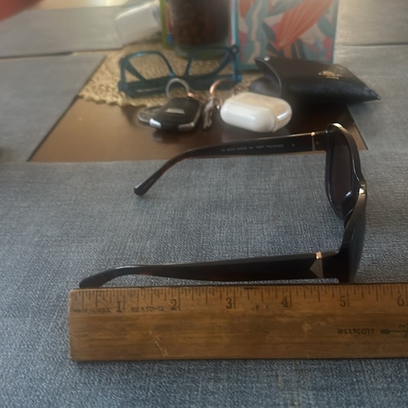 Kirkland Signature Polarized Sunglasses - Picture 4 of 4